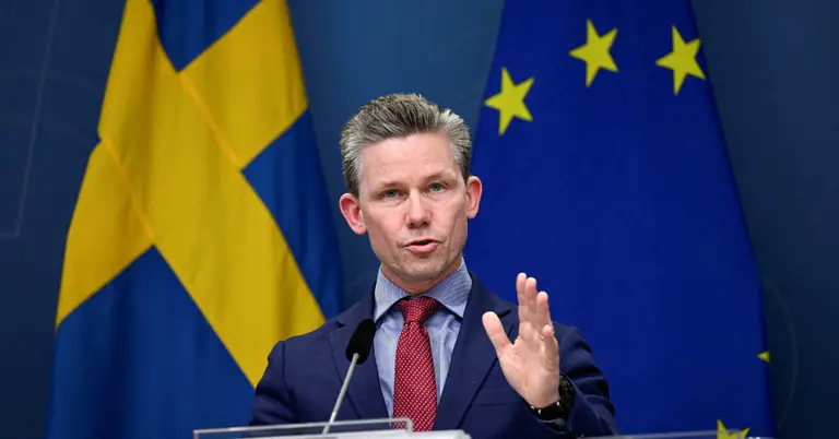 প্রতিরক্ষামন্ত্রী পল জনসন